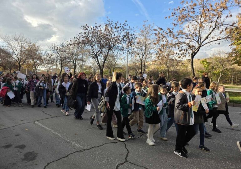 С грандиозно шествие в "Тракия": Пловдив отбеляза Деня на християнското семейство (СНИМКИ)