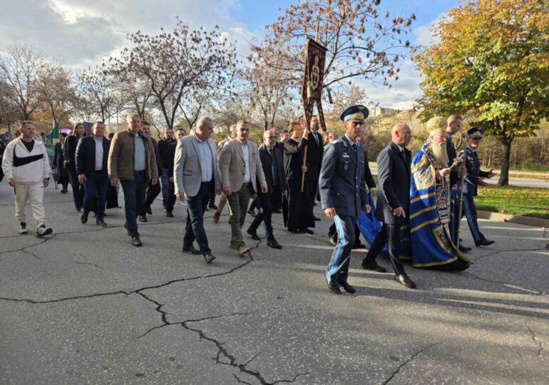 С грандиозно шествие в "Тракия": Пловдив отбеляза Деня на християнското семейство (СНИМКИ)