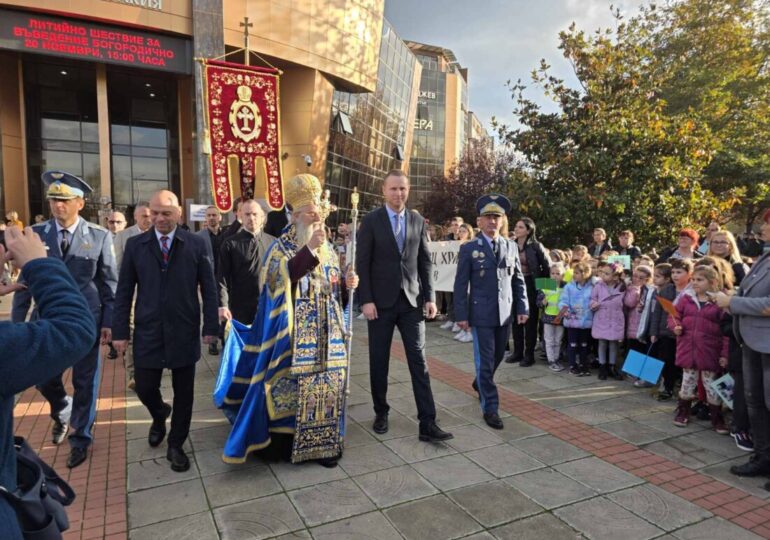 С грандиозно шествие в "Тракия": Пловдив отбеляза Деня на християнското семейство (СНИМКИ)