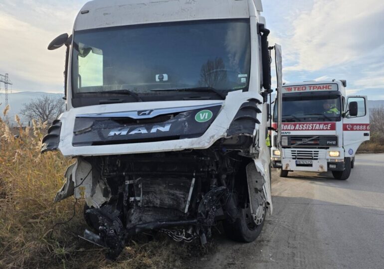 Мъж, жена и дете загинаха при ужасяваща катастрофа край Пловдив (СНИМКИ)