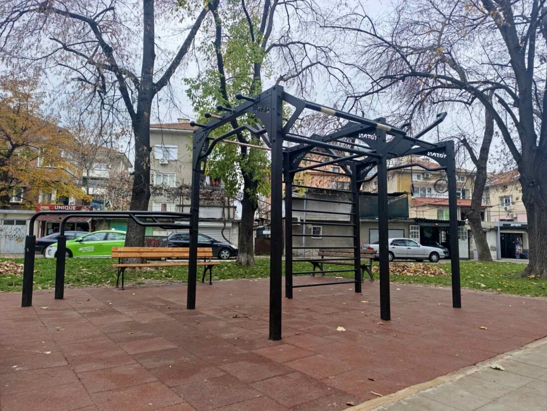 Изградиха две нови площадки за спорт в "Южен" (СНИМКИ)