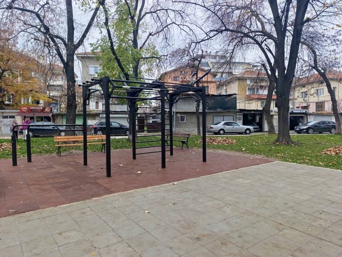 Изградиха две нови площадки за спорт в "Южен" (СНИМКИ)