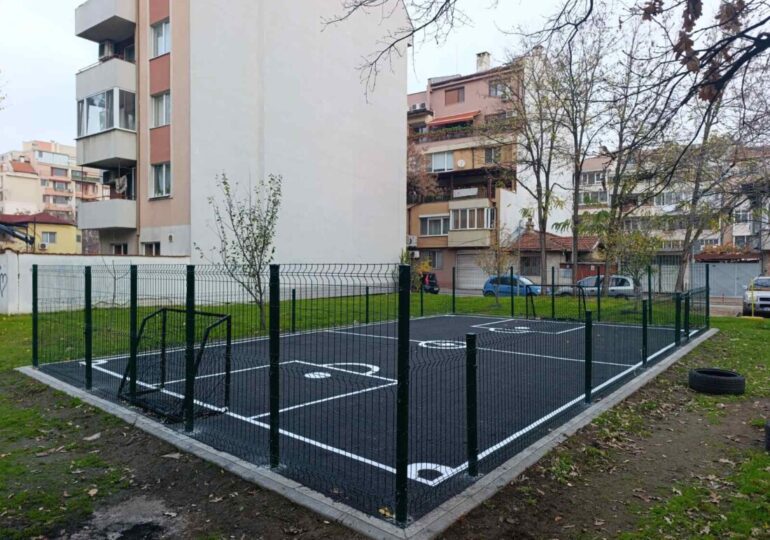 Изградиха две нови площадки за спорт в "Южен" (СНИМКИ)