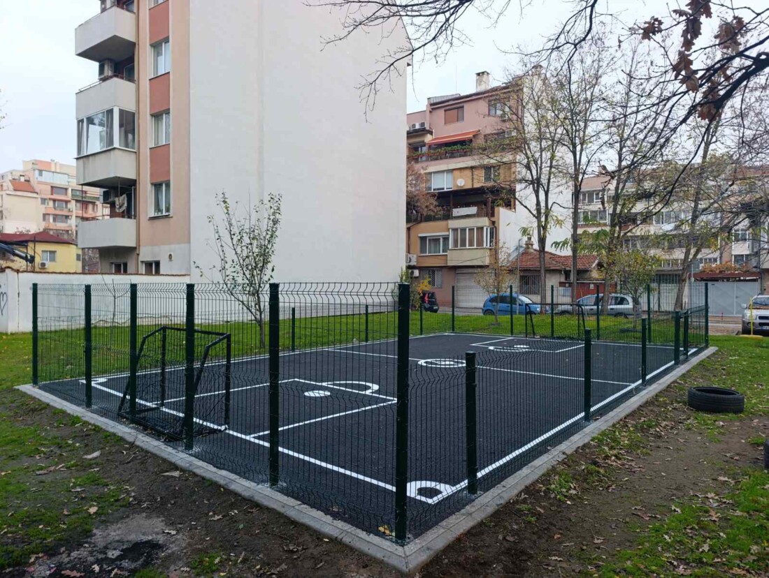 Изградиха две нови площадки за спорт в „Южен“ (СНИМКИ)