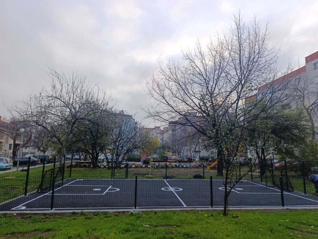 Изградиха две нови площадки за спорт в "Южен" (СНИМКИ)