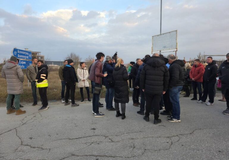 След трагедията: Протест затвори за кратко Околовръстното шосе на Пловдив (СНИМКИ)