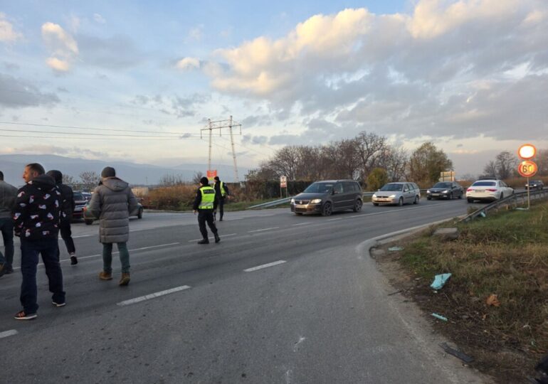 След трагедията: Протест затвори за кратко Околовръстното шосе на Пловдив (СНИМКИ)