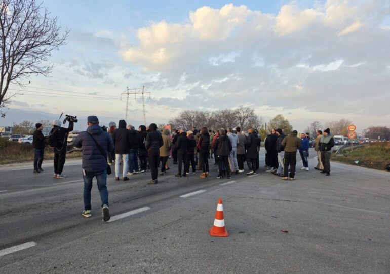 След трагедията: Протест затвори за кратко Околовръстното шосе на Пловдив (СНИМКИ)