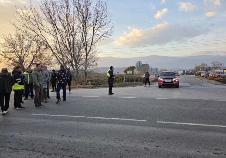 След трагедията: Протест затвори за кратко Околовръстното шосе на Пловдив (СНИМКИ)