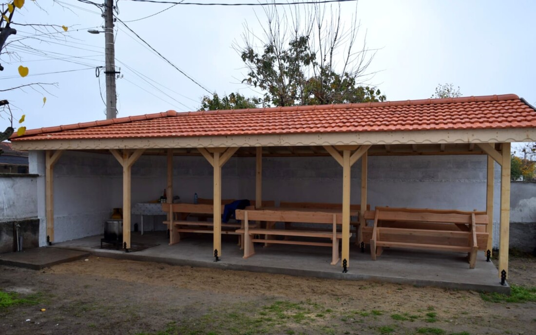 Ремонтираната 130-годишна църква събра жителите на Ясно поле за храмовия празник (СНИМКИ) 7 Ремонтираната 130-годишна църква събра жителите на Ясно поле за храмовия празник (СНИМКИ)