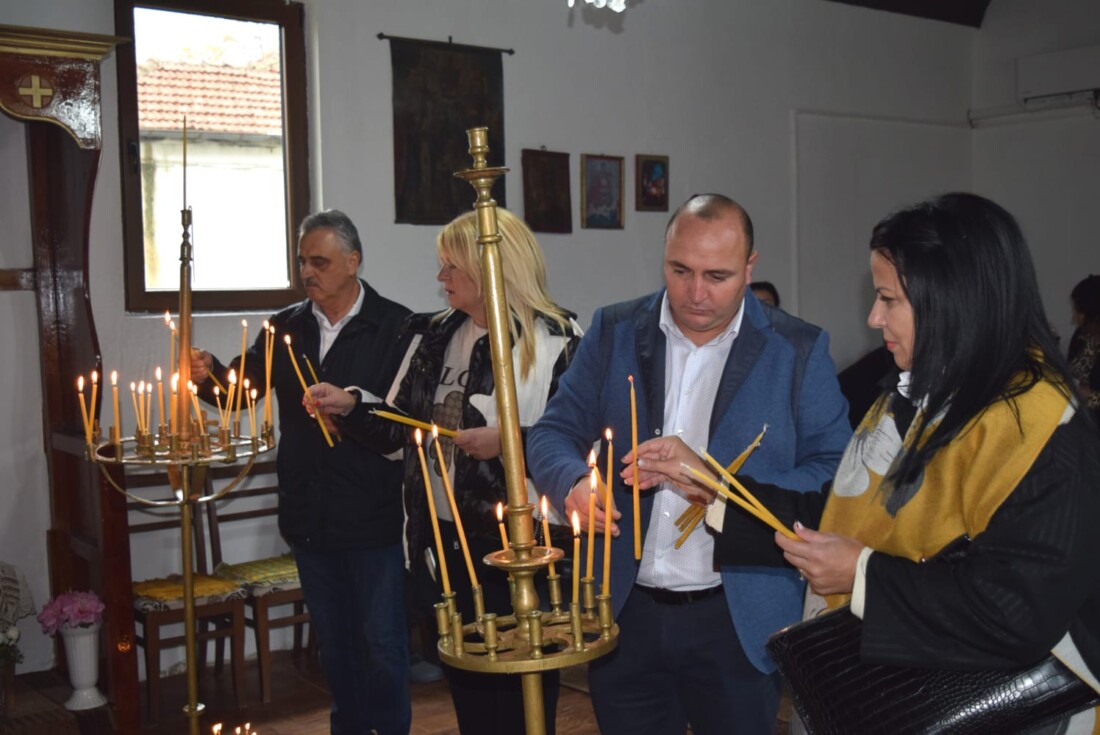 Ремонтираната 130-годишна църква събра жителите на Ясно поле за храмовия празник (СНИМКИ) 6 Ремонтираната 130-годишна църква събра жителите на Ясно поле за храмовия празник (СНИМКИ)