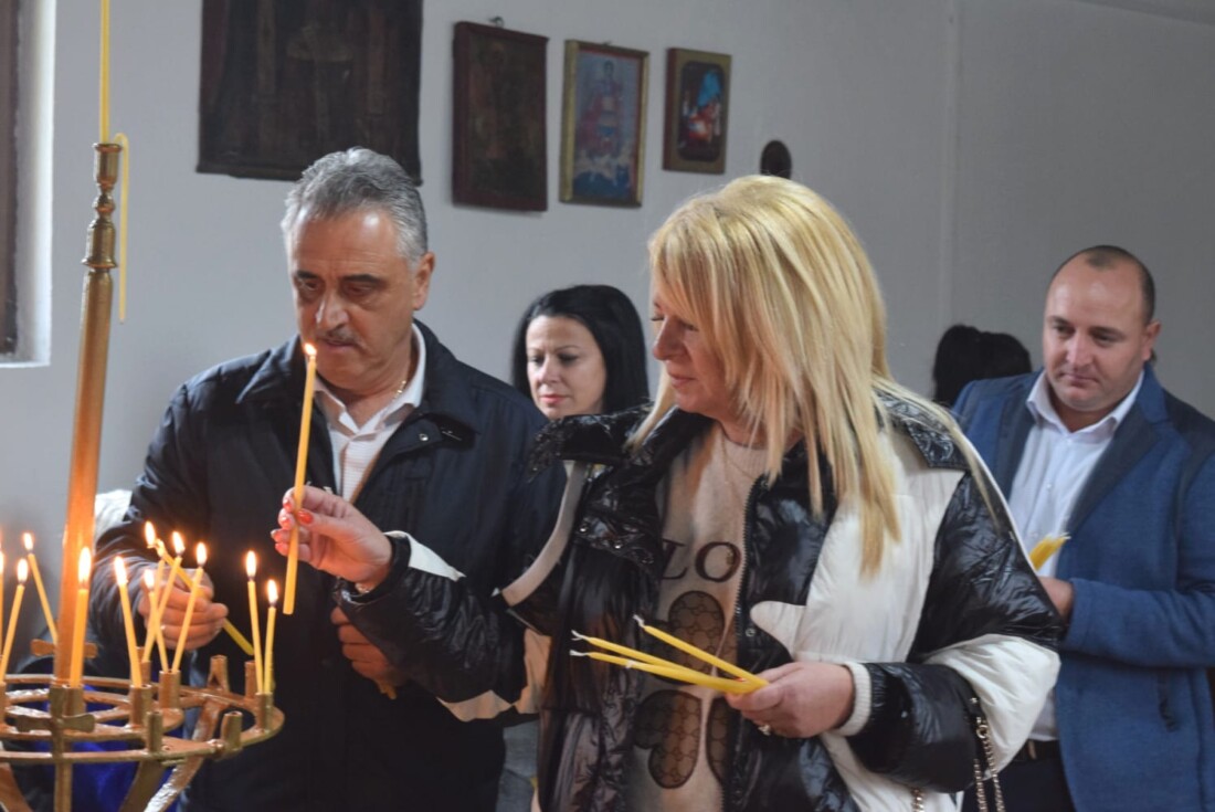 Ремонтираната 130-годишна църква събра жителите на Ясно поле за храмовия празник (СНИМКИ) 5 Ремонтираната 130-годишна църква събра жителите на Ясно поле за храмовия празник (СНИМКИ)