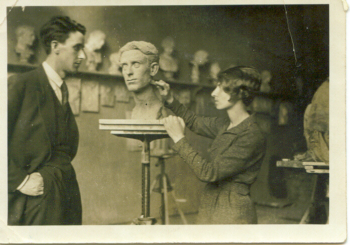 "Образи и отражения": С изложба отбелязват 120 години от рождението на скулптора Васка Емануилова (СНИМКИ) 2 "Образи и отражения": С изложба отбелязват 120 години от рождението на скулптора Васка Емануилова (СНИМКИ)