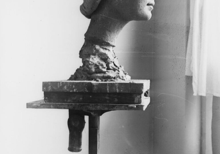 "Образи и отражения": С изложба отбелязват 120 години от рождението на скулптора Васка Емануилова (СНИМКИ) 4 "Образи и отражения": С изложба отбелязват 120 години от рождението на скулптора Васка Емануилова (СНИМКИ)