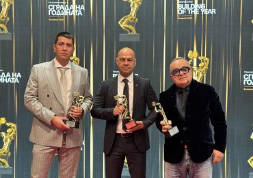 Новият басейн „Младост“ с отличие „Сграда на годината“