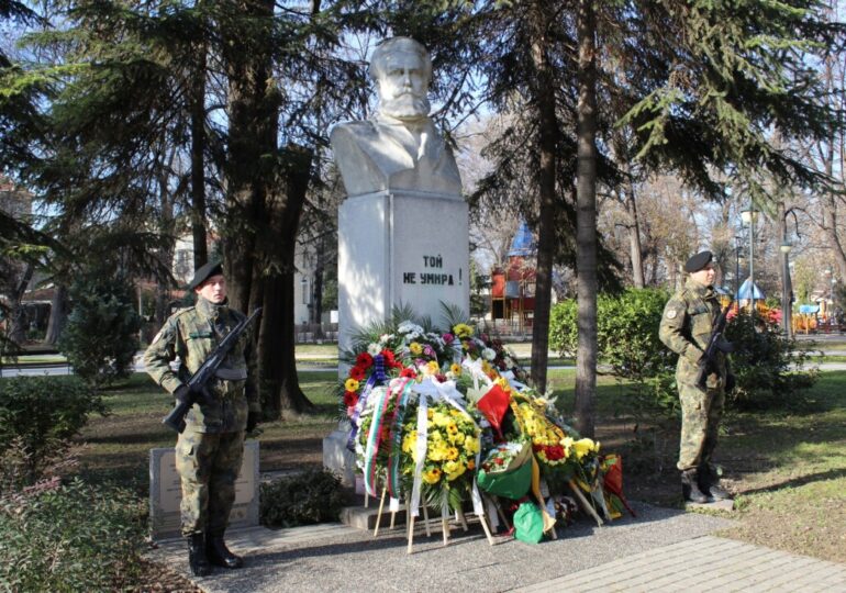 На 6 януари честваме 178 години от рождението на поета - революционер Христо Ботев