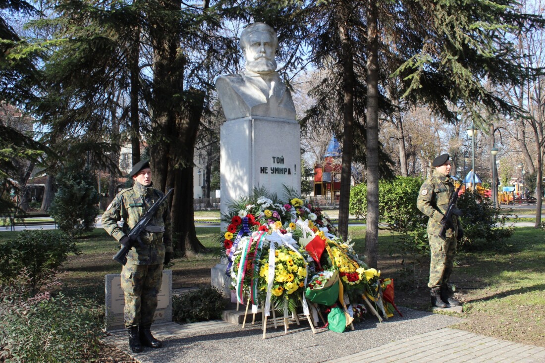 На 6 януари честваме 178 години от рождението на поета – революционер Христо Ботев