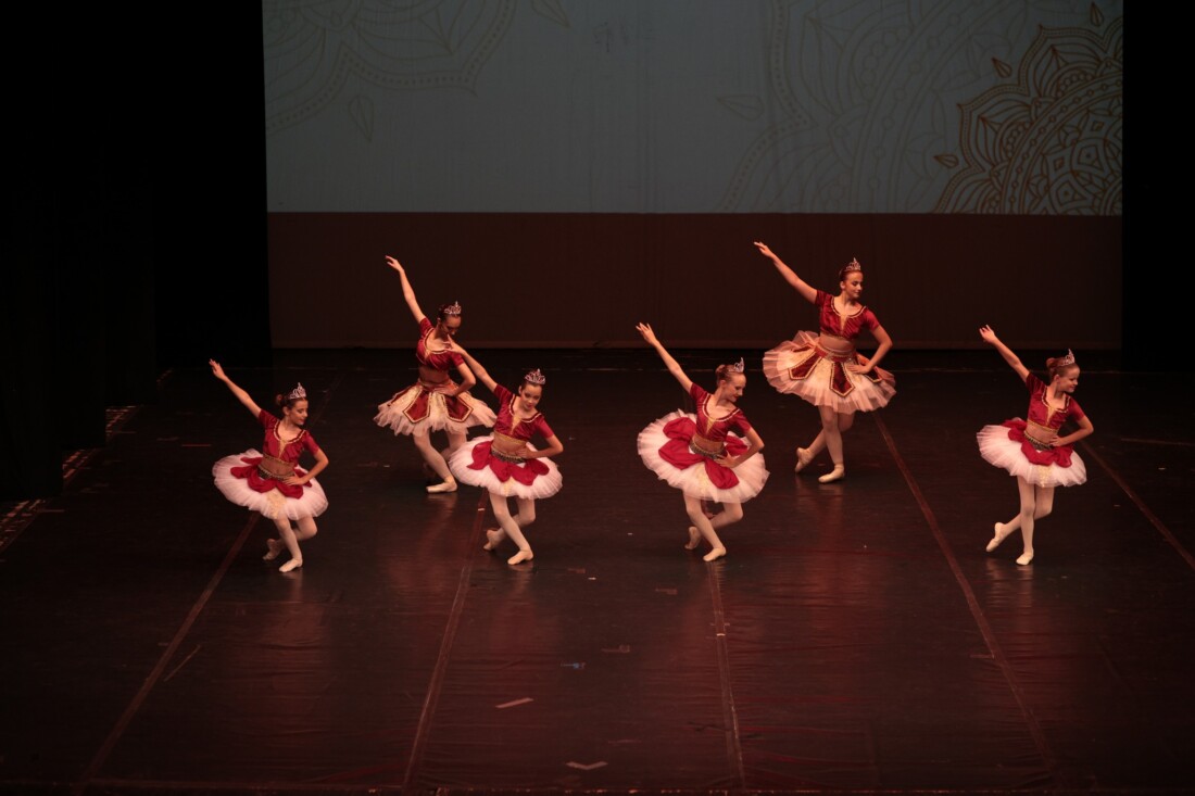 Танцово студио DS Magnifique кани на празнична Коледна гала вечер с два концерта