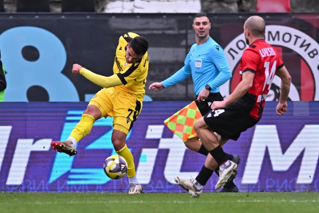 След драма в края: Ботев загуби от Локомотив в София (ВИДЕО) 2 След драма в края: Ботев загуби от Локомотив в София (ВИДЕО)