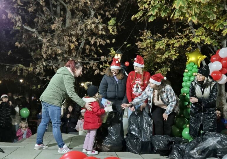 Коледният дух завладя район "Източен" (СНИМКИ)