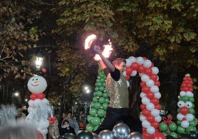 Коледният дух завладя район "Източен" (СНИМКИ)