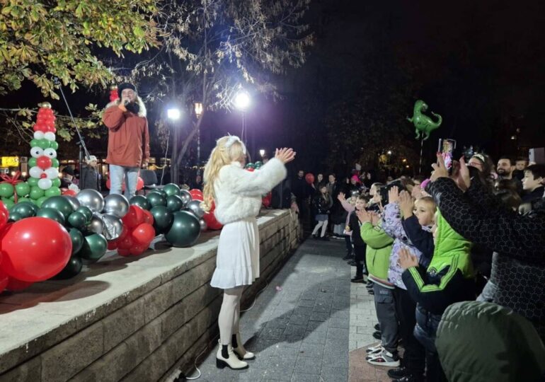 Коледният дух завладя район "Източен" (СНИМКИ)