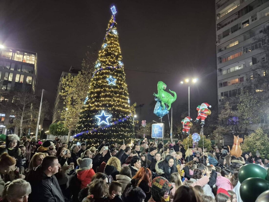 Коледният дух завладя район "Източен" (СНИМКИ)