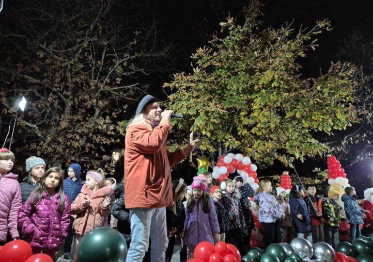 Коледният дух завладя район "Източен" (СНИМКИ)