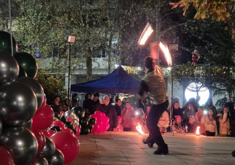 Коледният дух завладя район "Източен" (СНИМКИ)