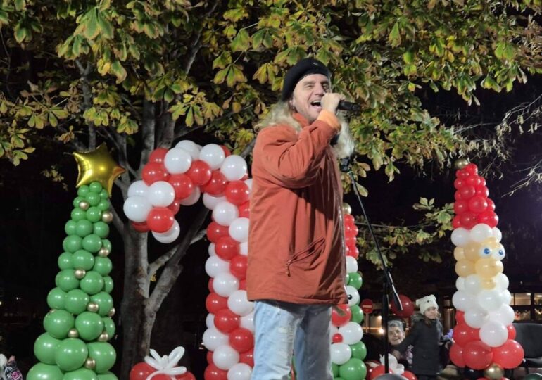 Коледният дух завладя район "Източен" (СНИМКИ)