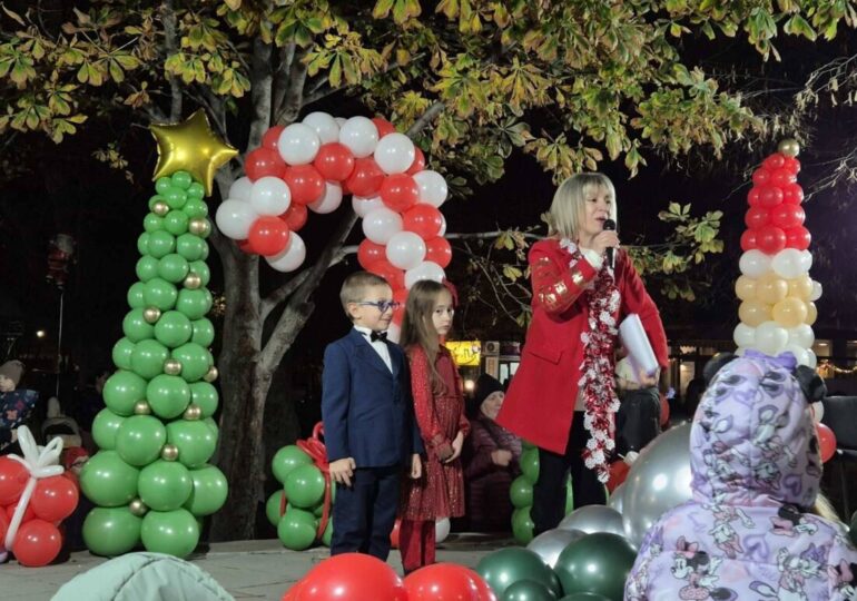 Коледният дух завладя район "Източен" (СНИМКИ)