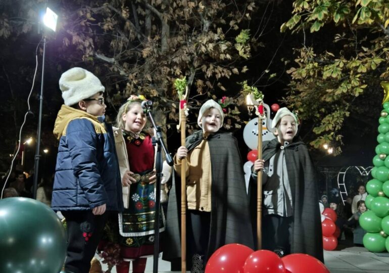 Коледният дух завладя район "Източен" (СНИМКИ)