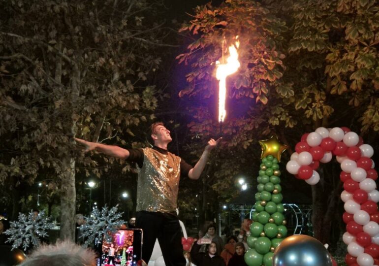 Коледният дух завладя район "Източен" (СНИМКИ)