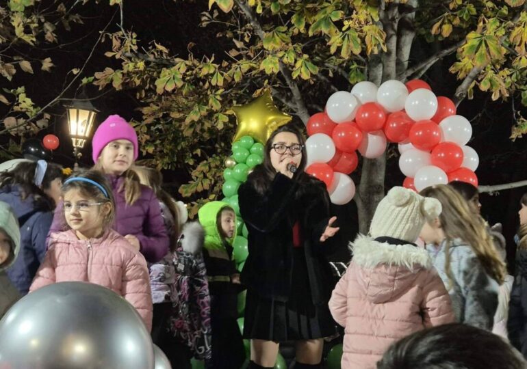 Коледният дух завладя район "Източен" (СНИМКИ)