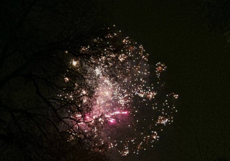 Коледният дух завладя район "Източен" (СНИМКИ)