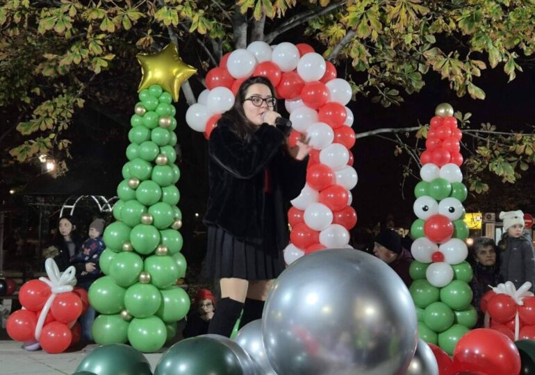 Коледният дух завладя район "Източен" (СНИМКИ)