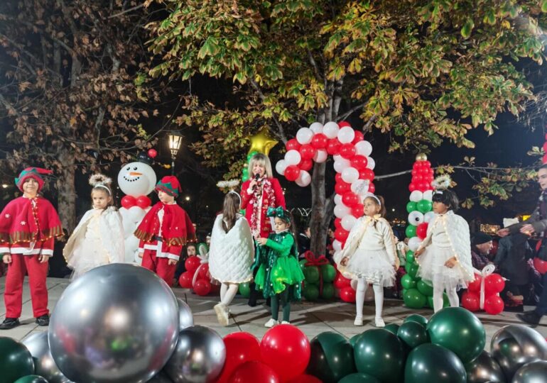 Коледният дух завладя район "Източен" (СНИМКИ)