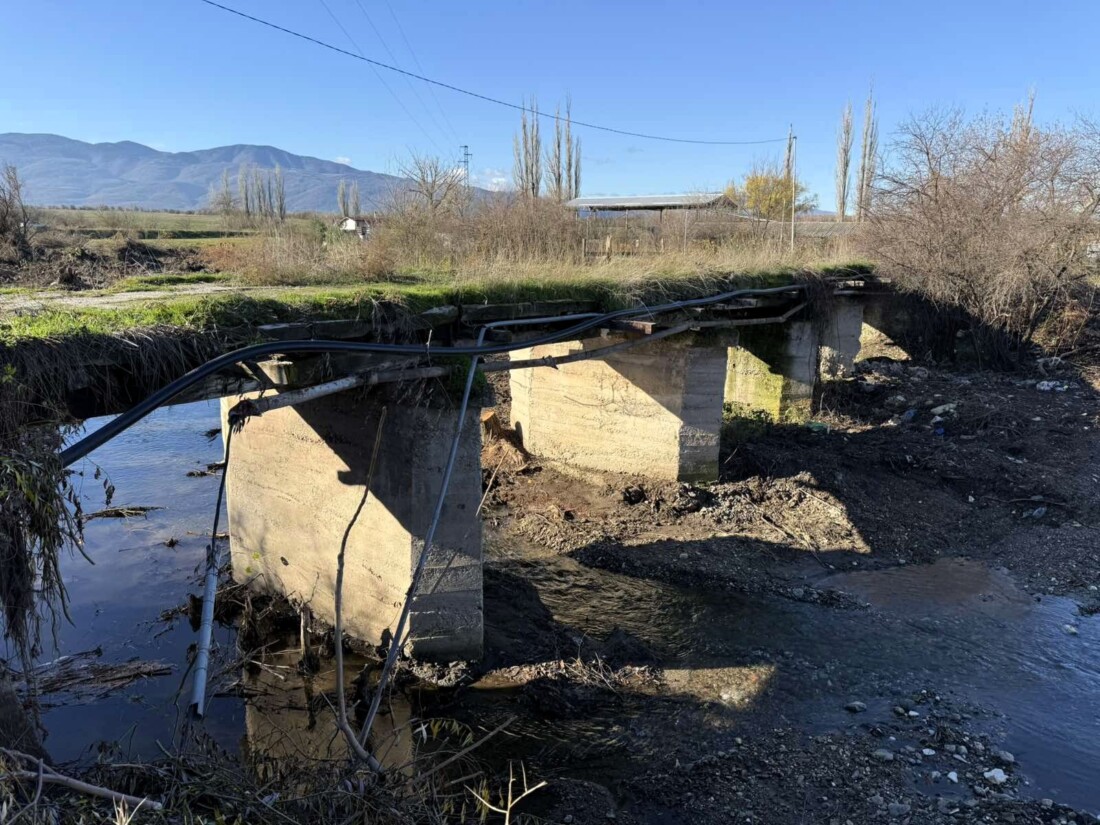 На прага на зимния сезон: Почистват каналите в община Асеновград (СНИМКИ)