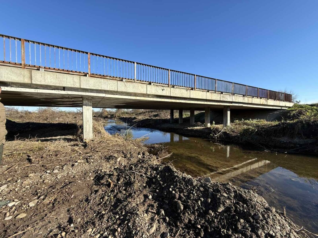 На прага на зимния сезон: Почистват каналите в община Асеновград (СНИМКИ)