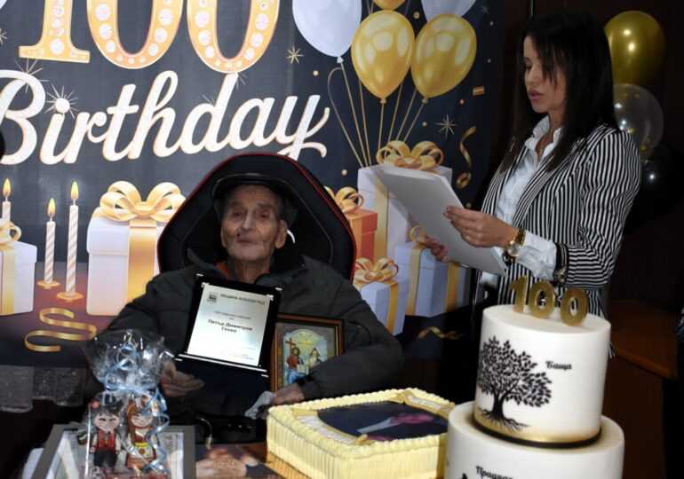 Един век живот: Мъж от асеновградско село отпразнува 100-годишен юбилей (СНИМКИ) 5 Един век живот: Мъж от асеновградско село отпразнува 100-годишен юбилей (СНИМКИ)