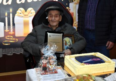 Един век живот: Мъж от асеновградско село отпразнува 100-годишен юбилей (СНИМКИ)