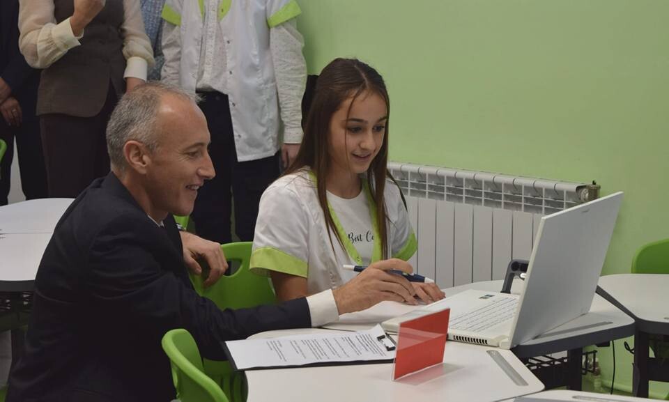 Министър Красимир Вълчев откри нов STEM център в ОУ „Св. Климент Охридски“ в Скутаре (СНИМКИ) 6 Министър Красимир Вълчев откри нов STEM център в ОУ „Св. Климент Охридски“ в Скутаре (СНИМКИ)