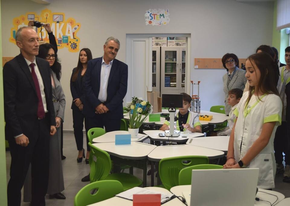 Министър Красимир Вълчев откри нов STEM център в ОУ „Св. Климент Охридски“ в Скутаре (СНИМКИ) 5 Министър Красимир Вълчев откри нов STEM център в ОУ „Св. Климент Охридски“ в Скутаре (СНИМКИ)