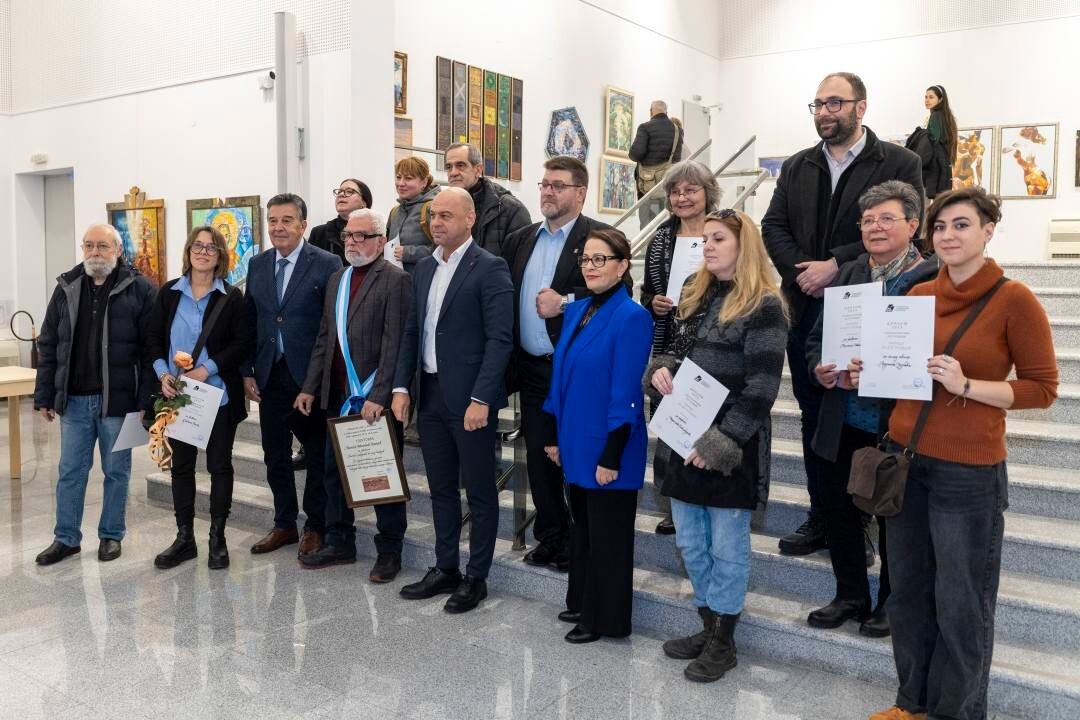 Връчиха официално отличието "Почетен гражданин на град Пловдив" на художника Матей Матеев (СНИМКИ) 2 Връчиха официално отличието "Почетен гражданин на град Пловдив" на художника Матей Матеев (СНИМКИ)