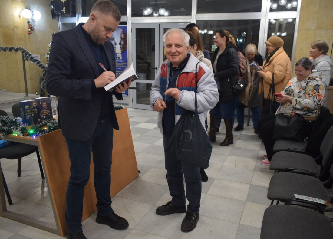 Георги Милков представи книгата си „Носорог в банята“ в Асеновград (СНИМКИ) 1 Георги Милков представи книгата си „Носорог в банята“ в Асеновград (СНИМКИ)