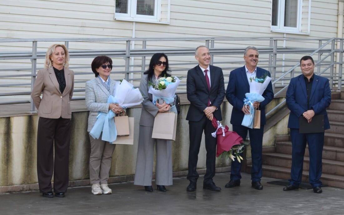 Министър Красимир Вълчев откри нов STEM център в ОУ „Св. Климент Охридски“ в Скутаре (СНИМКИ) 2 Министър Красимир Вълчев откри нов STEM център в ОУ „Св. Климент Охридски“ в Скутаре (СНИМКИ)