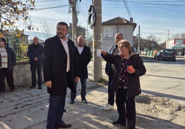 Стартира ремонт на улица в Крумово (СНИМКИ)