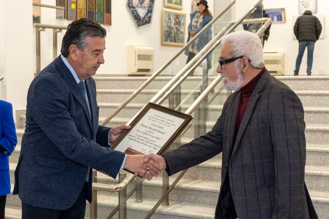 Връчиха официално отличието „Почетен гражданин на град Пловдив“ на художника Матей Матеев (СНИМКИ)