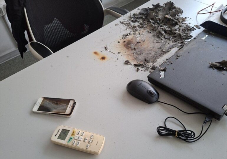 Зарядно едва не предизвика пожар, огнеборци с ценни съвети