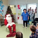 Дядо Коледа зарадва малчуганите в Клиниката по детска хирургия към УМБАЛ „Свети Георги“ (СНИМКИ)